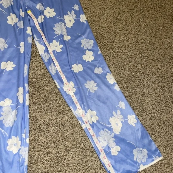 Vintage JCPenney Blue and White Floral Women's Pajama Set - Picture 4 of 6